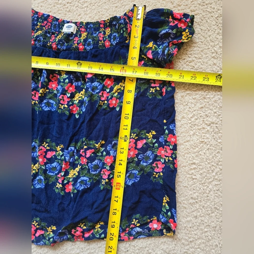 🌈O.N. 100% Rayon Smocked Neckline Floral Blouse - Picture 4 of 6